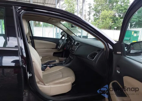 2011 Chrysler 200 Limited from USA, damaged, VIN 1C3BC2FG8BN551254